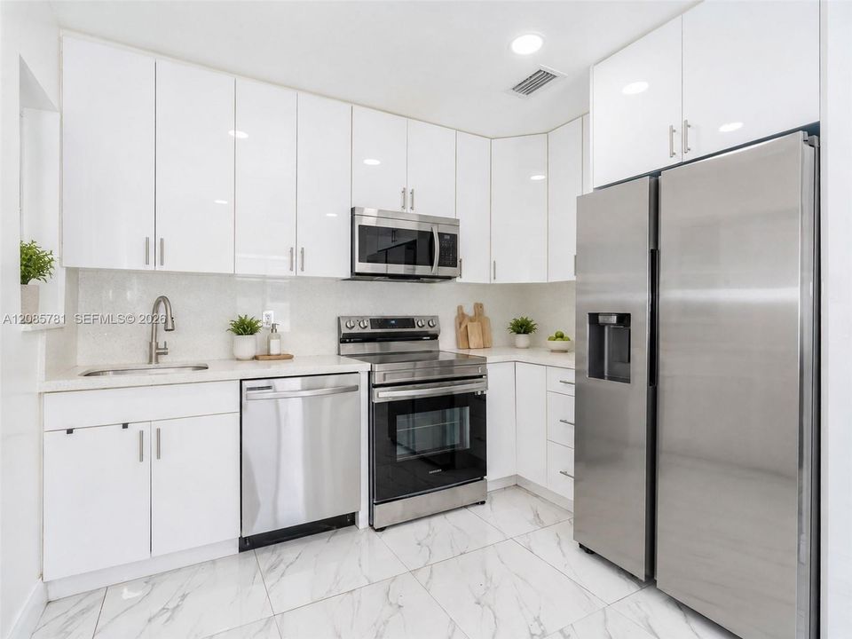 For Sale: $714,800 (2 beds, 1 baths, 1161 Square Feet)