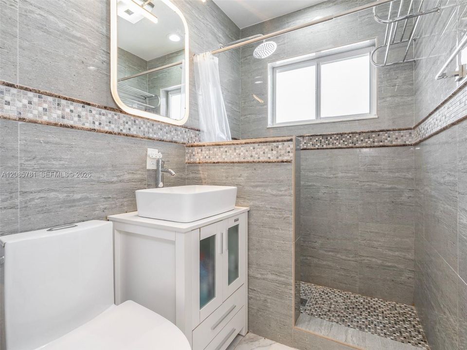 For Sale: $714,800 (2 beds, 1 baths, 1161 Square Feet)