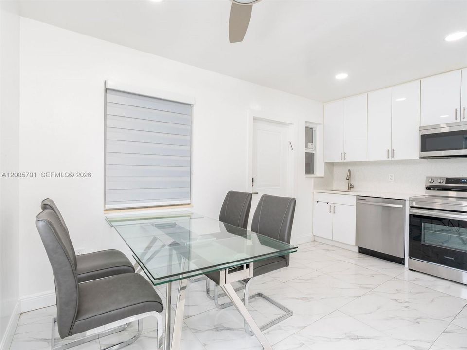 For Sale: $714,800 (2 beds, 1 baths, 1161 Square Feet)