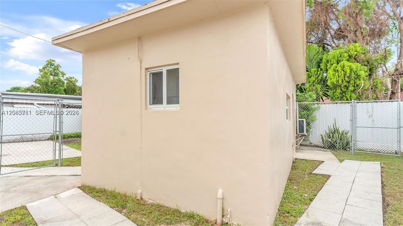 efficiency  1bed 1bath