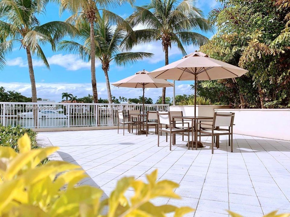 For Sale: $498,000 (2 beds, 2 baths, 1190 Square Feet)