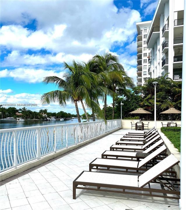 For Sale: $498,000 (2 beds, 2 baths, 1190 Square Feet)