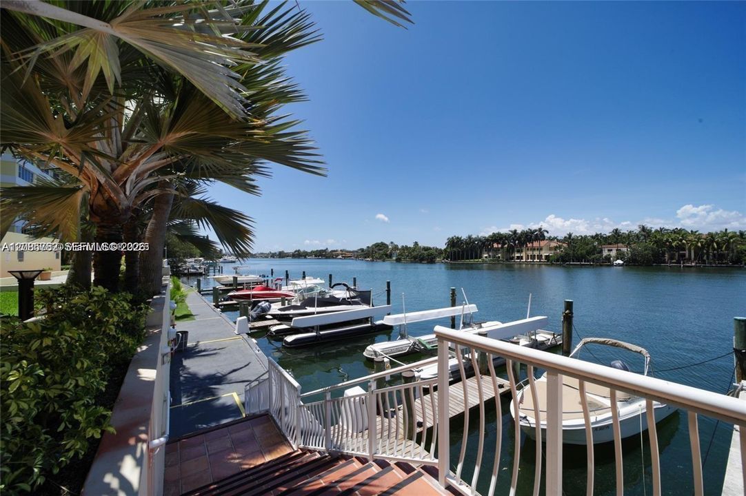 For Sale: $498,000 (2 beds, 2 baths, 1190 Square Feet)
