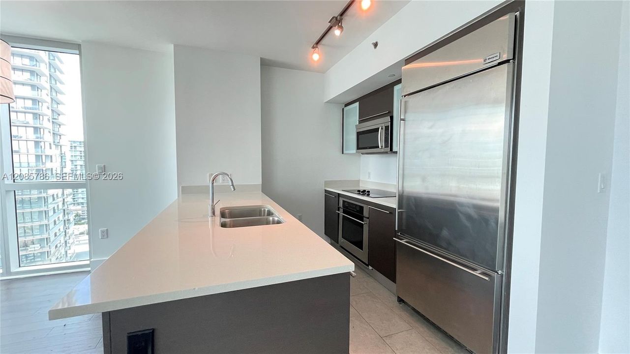 For Sale: $639,000 (2 beds, 2 baths, 1123 Square Feet)