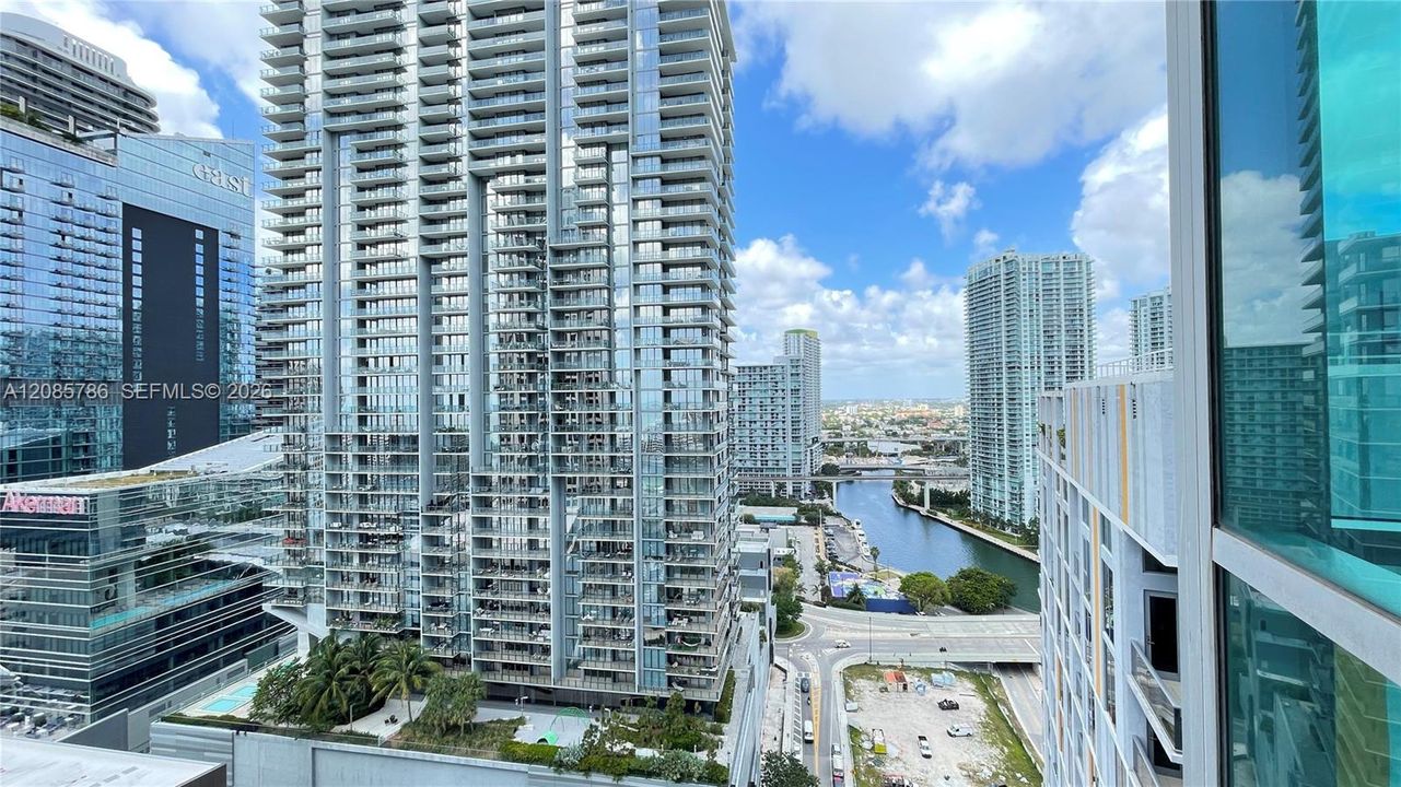 For Sale: $639,000 (2 beds, 2 baths, 1123 Square Feet)