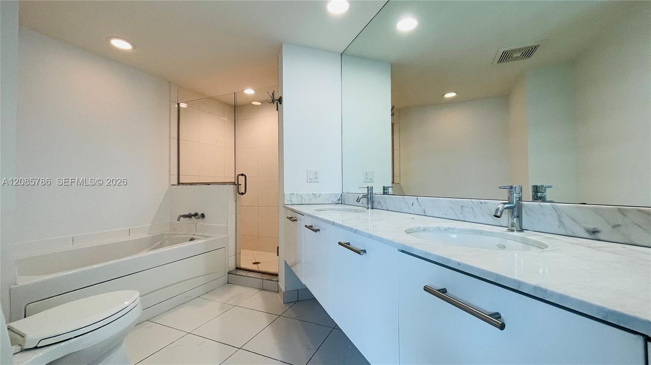 For Sale: $639,000 (2 beds, 2 baths, 1123 Square Feet)