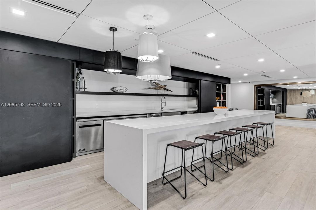 For Sale: $1,100,000 (2 beds, 2 baths, 1260 Square Feet)