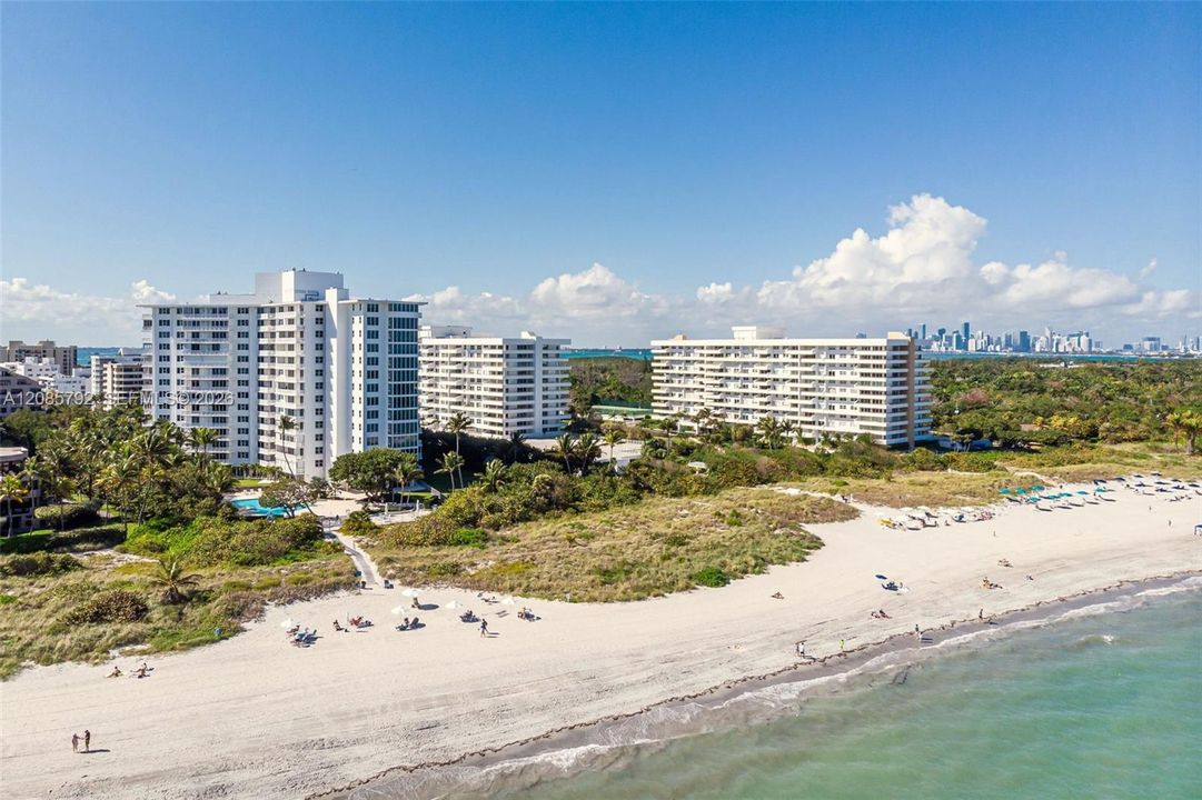 For Sale: $1,100,000 (2 beds, 2 baths, 1260 Square Feet)