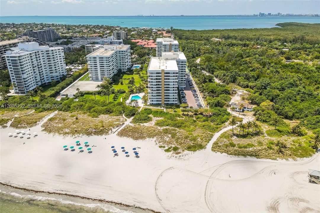 For Sale: $1,100,000 (2 beds, 2 baths, 1260 Square Feet)