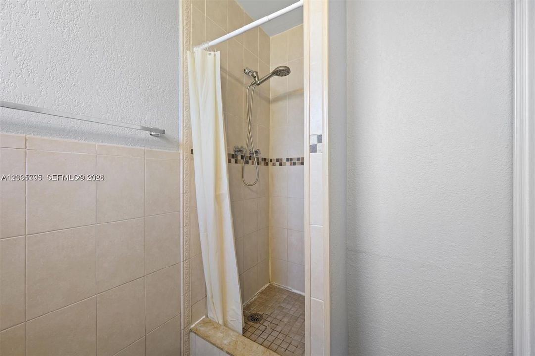 En Venta: $450,000 (4 camas, 2 baños, 1484 Pies cuadrados)