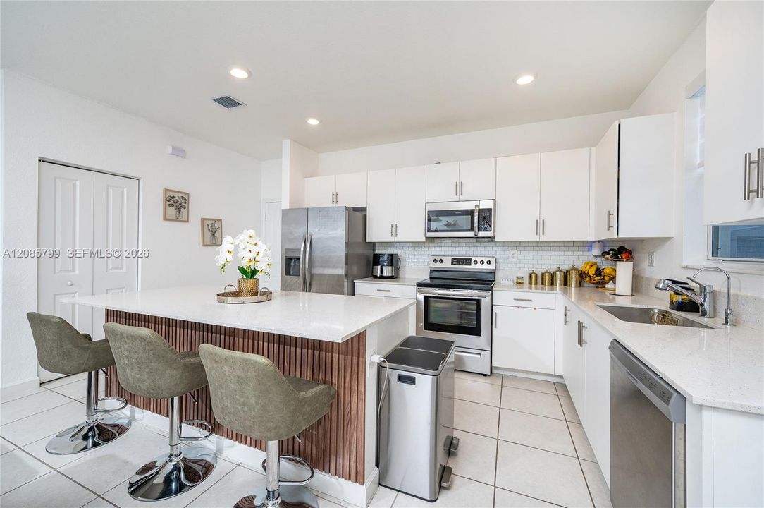 For Sale: $775,000 (4 beds, 3 baths, 2591 Square Feet)