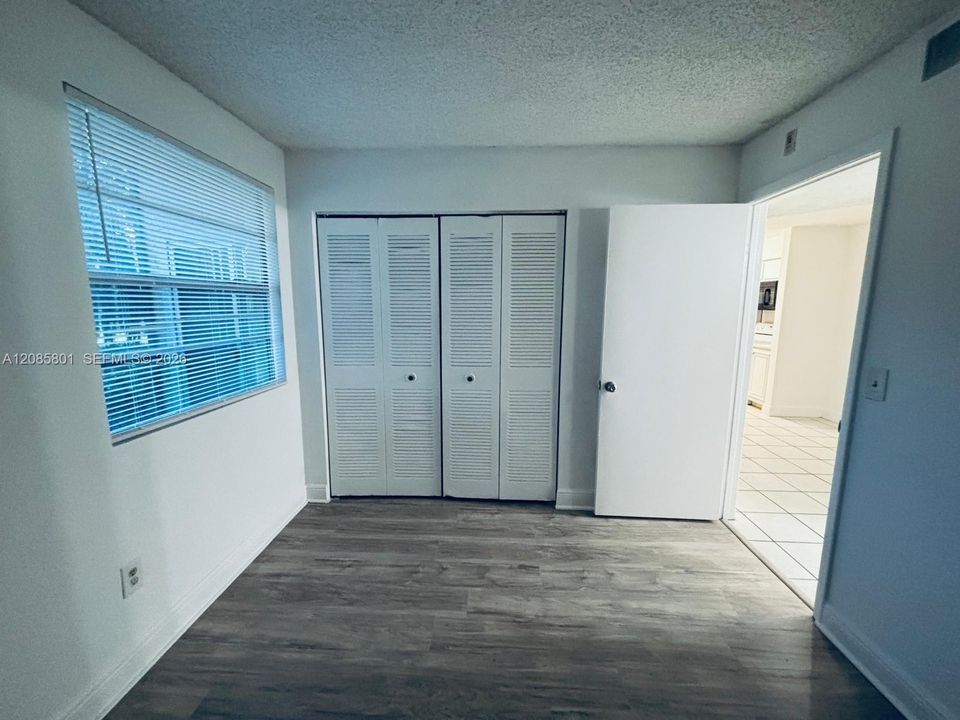 В аренду: $1,800 (2 спален, 1 ванн, 903 Квадратных фут)