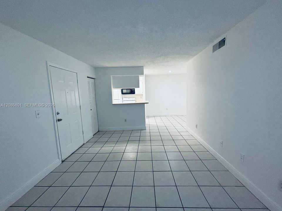 В аренду: $1,800 (2 спален, 1 ванн, 903 Квадратных фут)