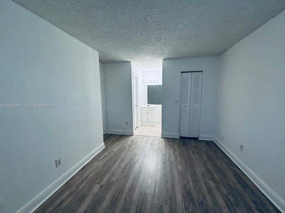 В аренду: $1,800 (2 спален, 1 ванн, 903 Квадратных фут)