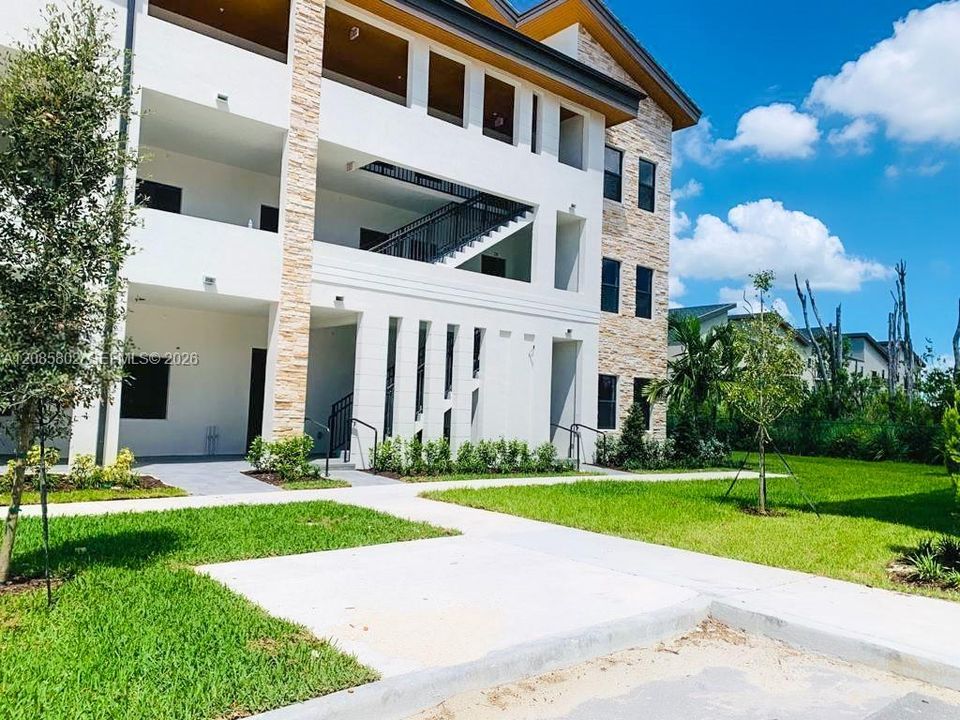 В аренду: $2,850 (2 спален, 2 ванн, 964 Квадратных фут)
