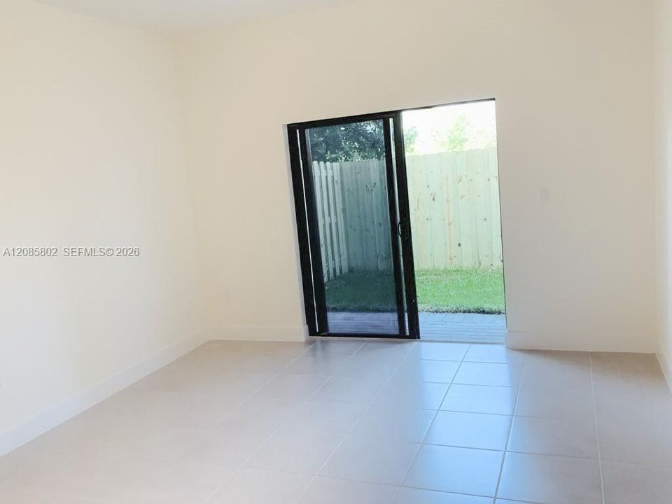 В аренду: $2,850 (2 спален, 2 ванн, 964 Квадратных фут)