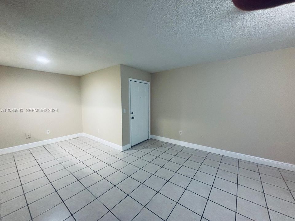 В аренду: $1,800 (1 спален, 1 ванн, 813 Квадратных фут)
