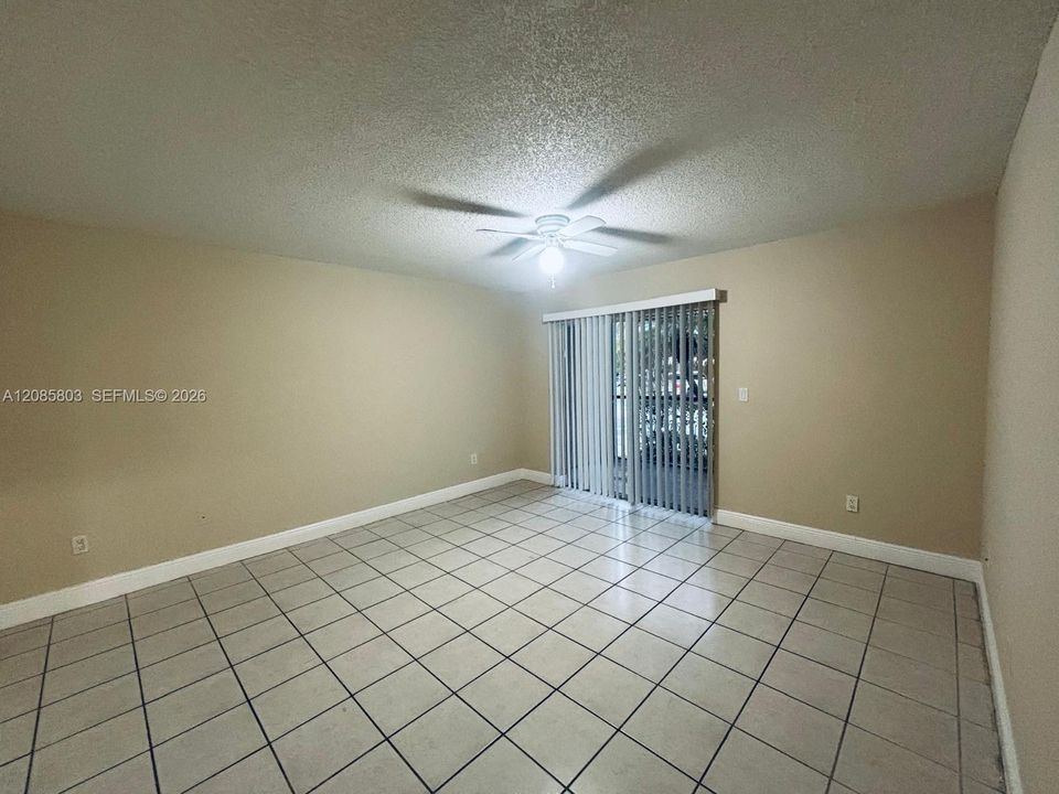 В аренду: $1,800 (1 спален, 1 ванн, 813 Квадратных фут)