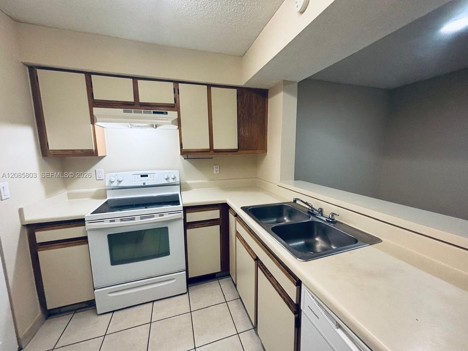 В аренду: $1,800 (1 спален, 1 ванн, 813 Квадратных фут)