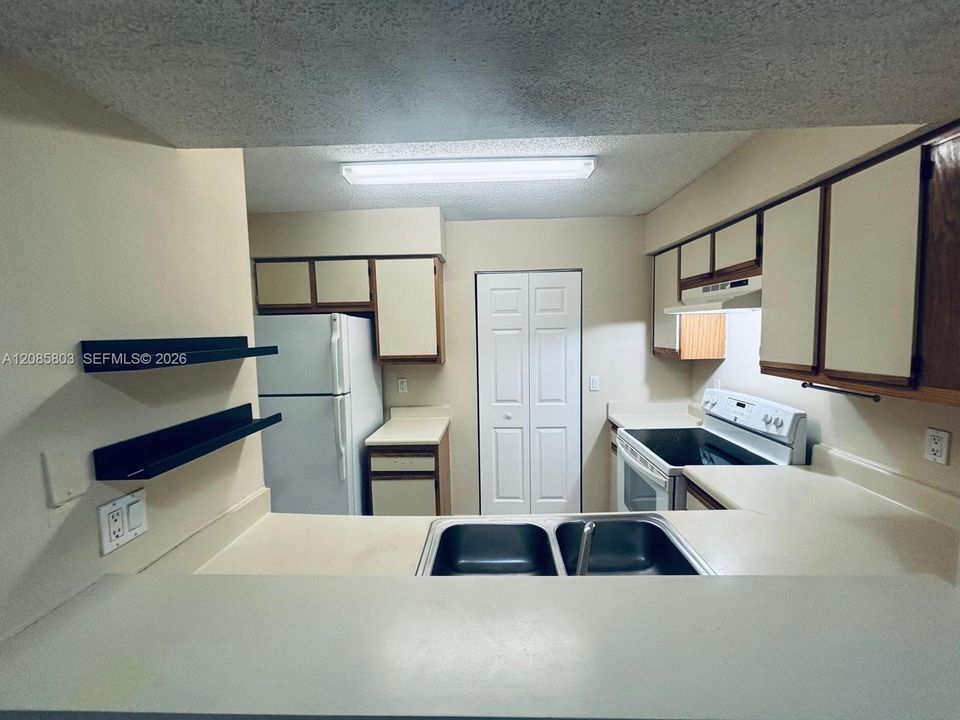 В аренду: $1,800 (1 спален, 1 ванн, 813 Квадратных фут)