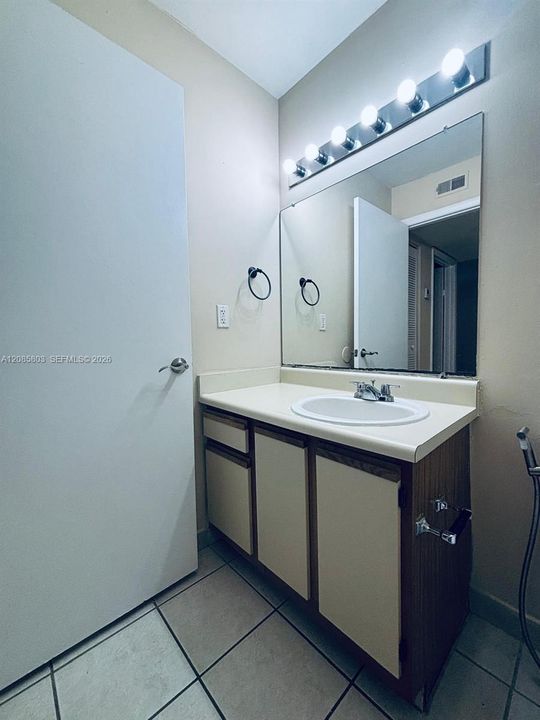 В аренду: $1,800 (1 спален, 1 ванн, 813 Квадратных фут)