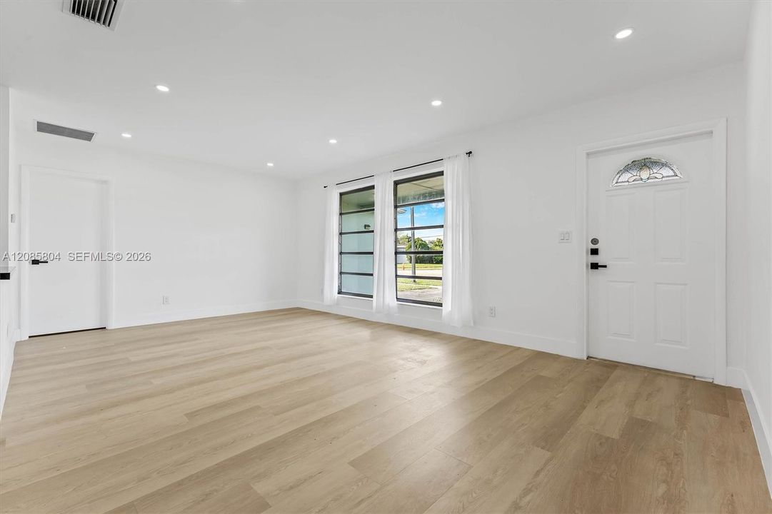 В аренду: $3,200 (3 спален, 2 ванн, 1350 Квадратных фут)
