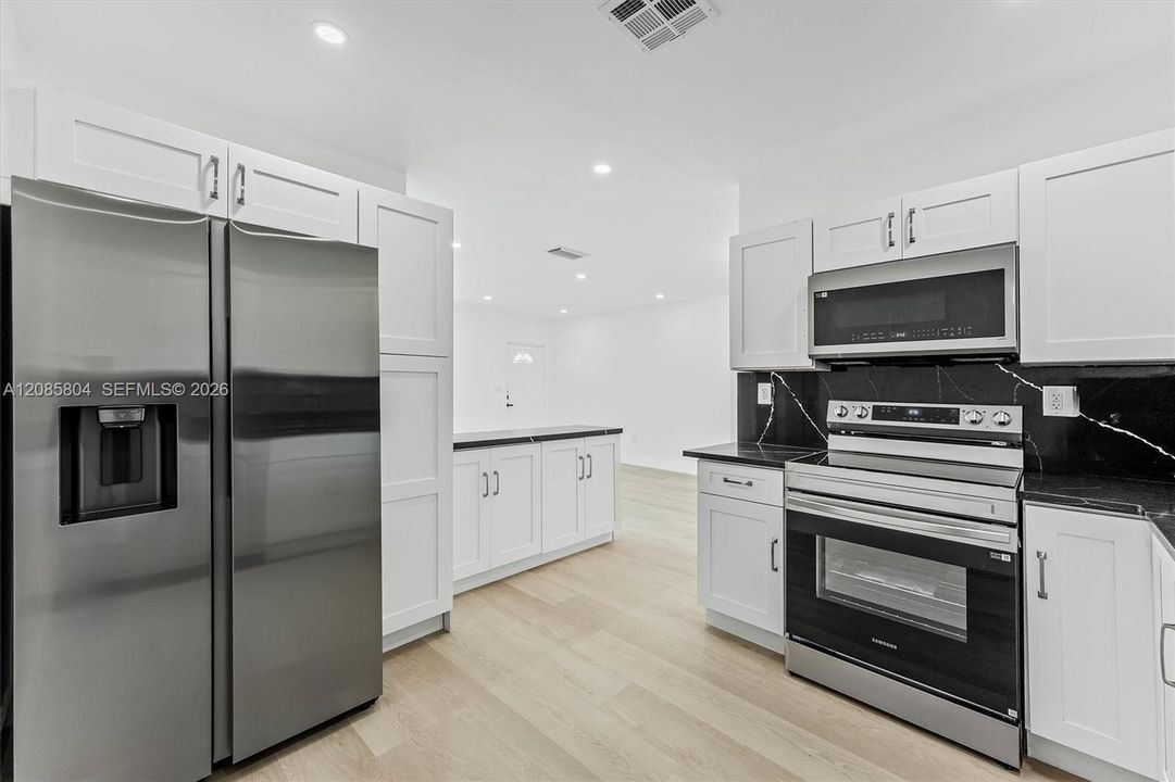 В аренду: $3,200 (3 спален, 2 ванн, 1350 Квадратных фут)