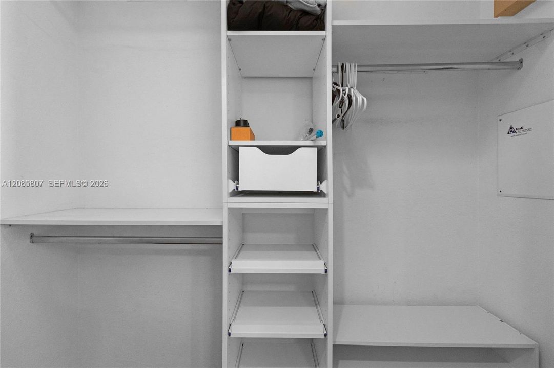 В аренду: $3,400 (3 спален, 3 ванн, 1270 Квадратных фут)
