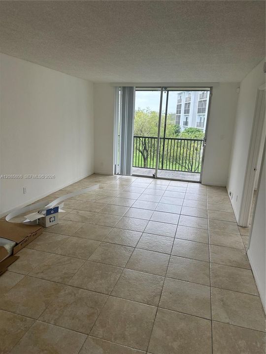 В аренду: $1,800 (2 спален, 2 ванн, 832 Квадратных фут)