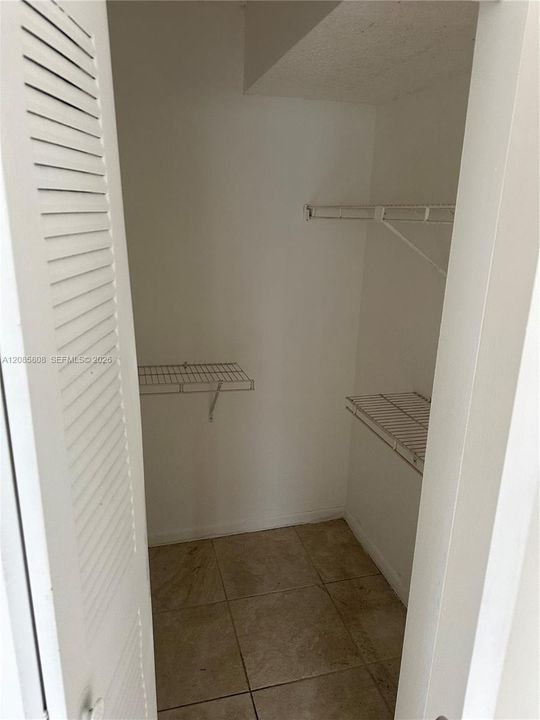 В аренду: $1,800 (2 спален, 2 ванн, 832 Квадратных фут)