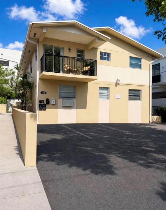 For Rent: $2,400 (2 beds, 1 baths, 3248 Square Feet)