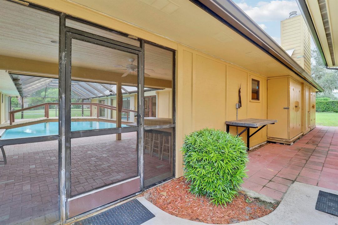 Screened in Courtyard Entry