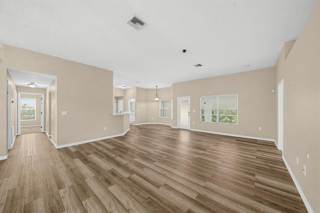 13_2019_Wanda_Ave_N-Living_room-2570