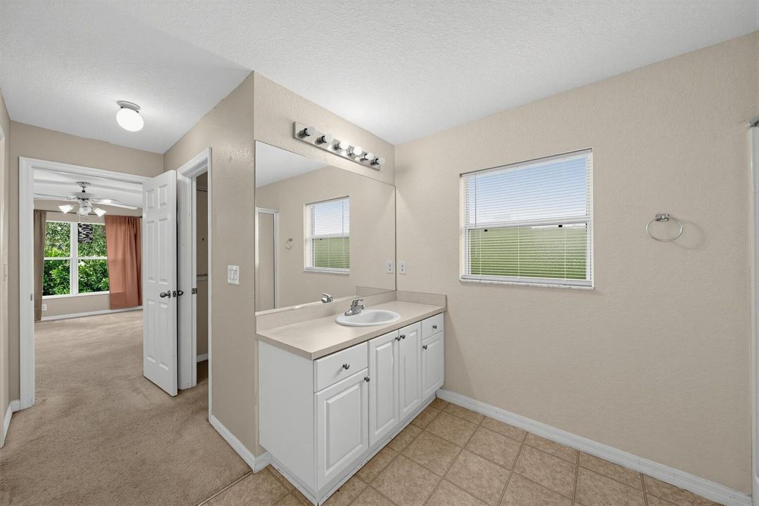 30_2019_Wanda_Ave_N-Bathroom-2585