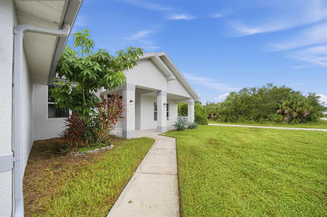 05_2019_Wanda_Ave_N-Exterior-2565