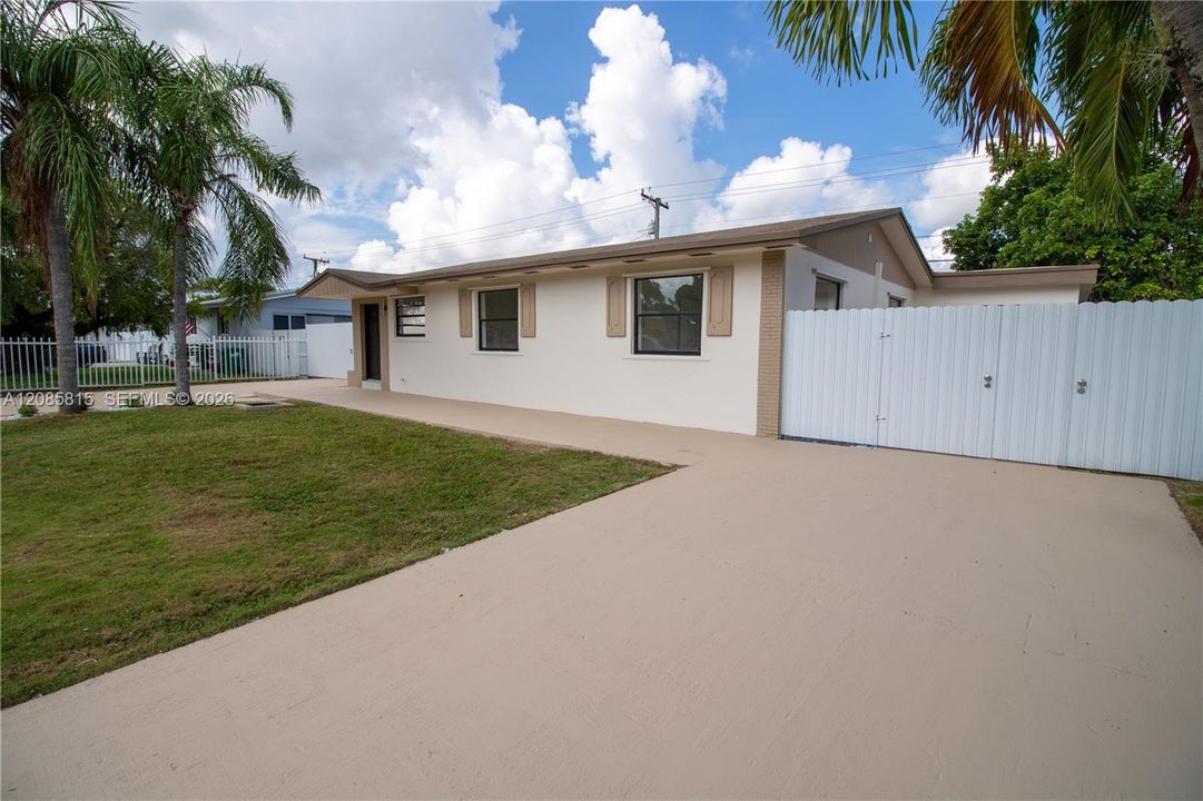 For Sale: $615,000 (5 beds, 3 baths, 1929 Square Feet)