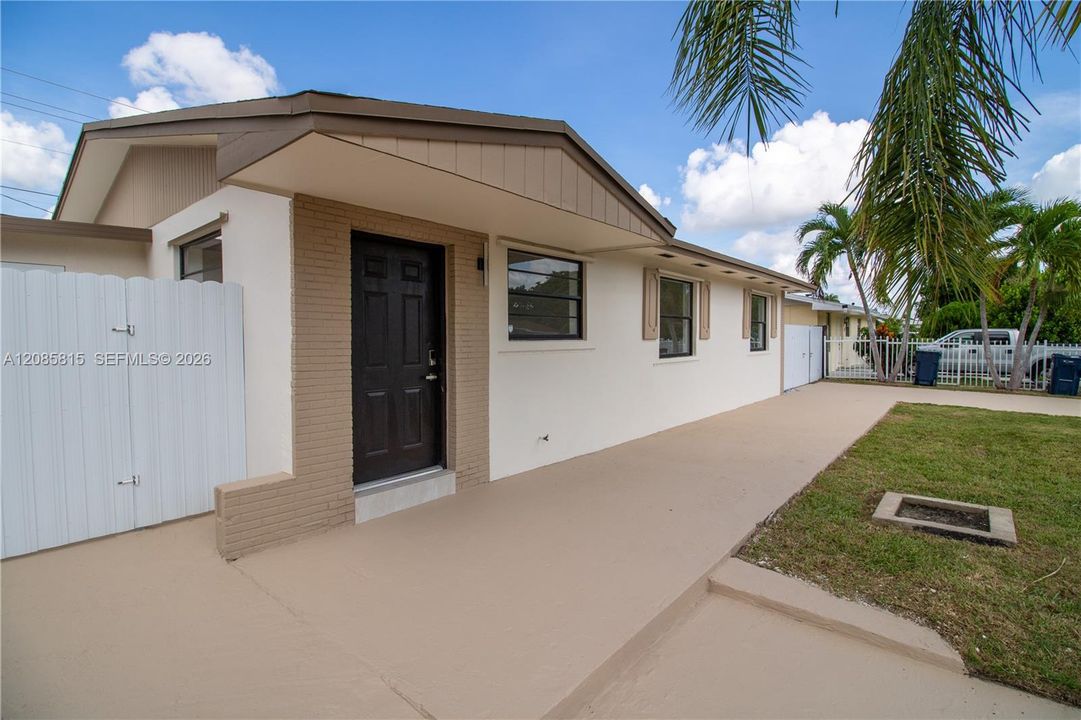 For Sale: $615,000 (5 beds, 3 baths, 1929 Square Feet)