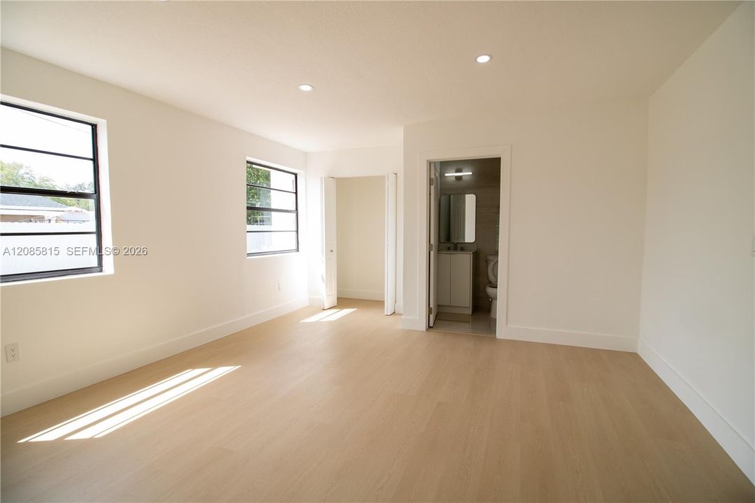 For Sale: $615,000 (5 beds, 3 baths, 1929 Square Feet)
