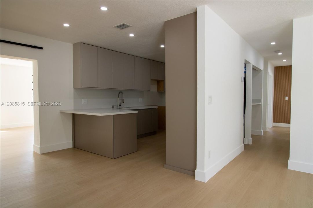 For Sale: $615,000 (5 beds, 3 baths, 1929 Square Feet)