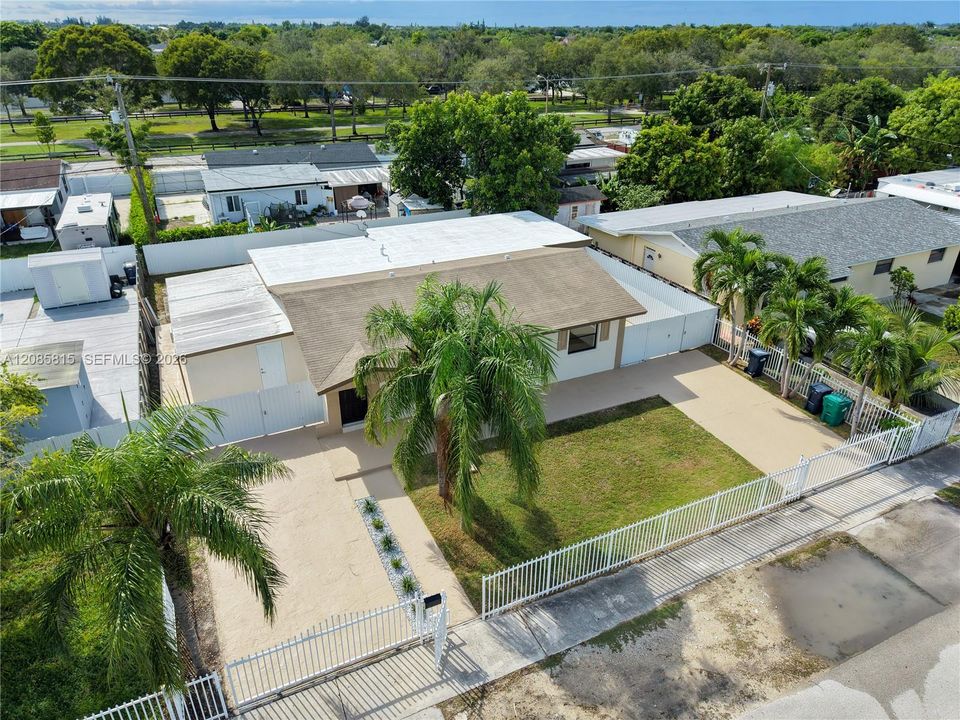 For Sale: $615,000 (5 beds, 3 baths, 1929 Square Feet)