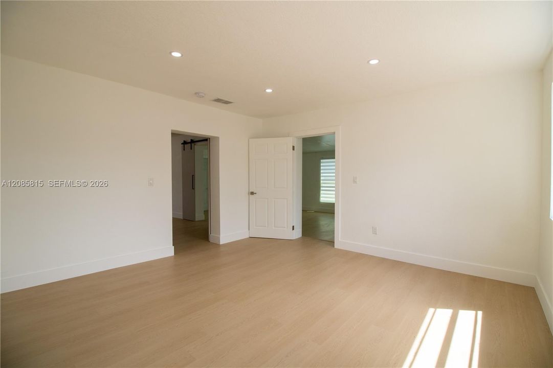 For Sale: $615,000 (5 beds, 3 baths, 1929 Square Feet)