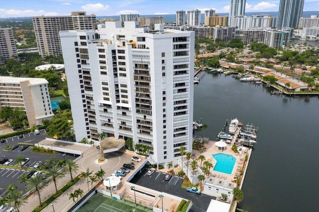 73-008_300Three-Islands-Boulevard-312-ae