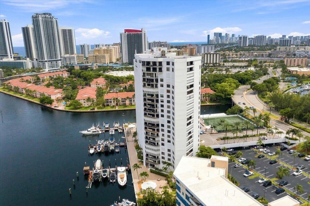 59-005_300Three-Islands-Boulevard-312-ae