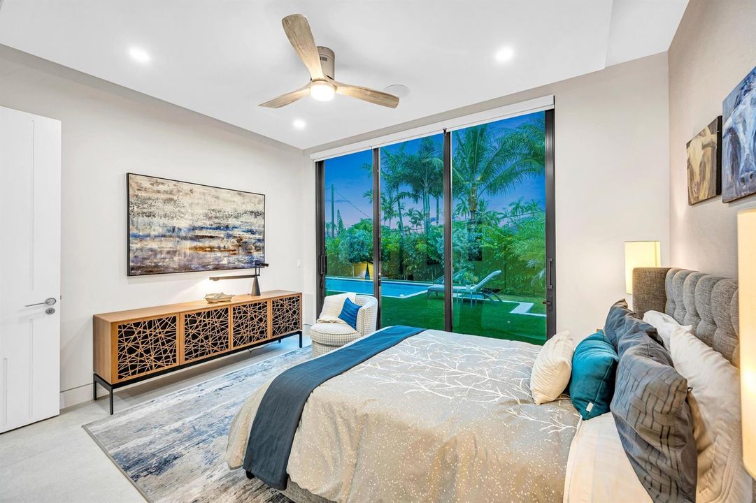 215 NE 28TH CT--57 (1)