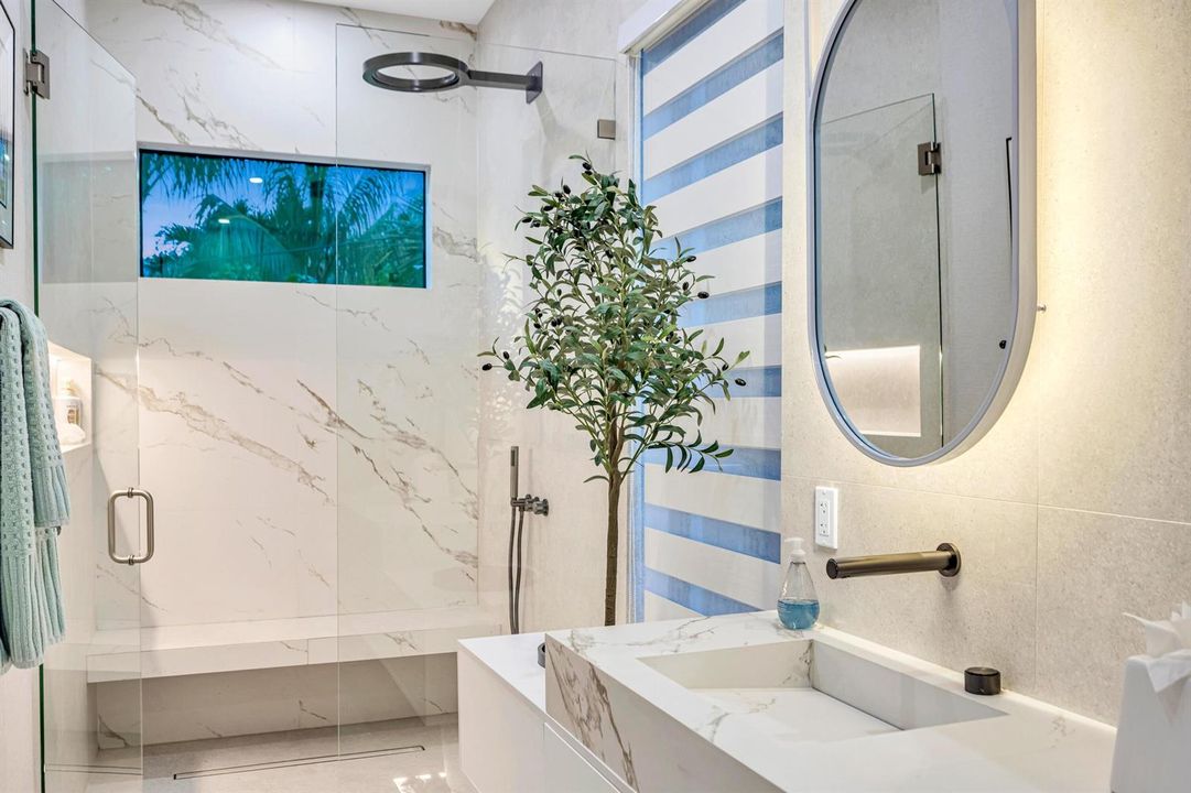 215 NE 28TH CT--59 (1)