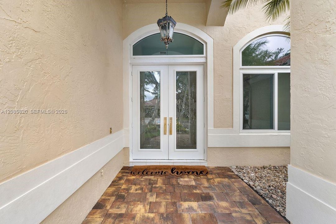 For Sale: $1,075,000 (5 beds, 3 baths, 2605 Square Feet)