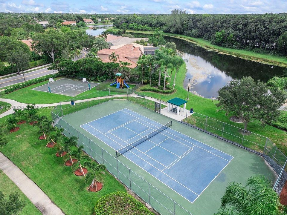 For Sale: $1,075,000 (5 beds, 3 baths, 2605 Square Feet)