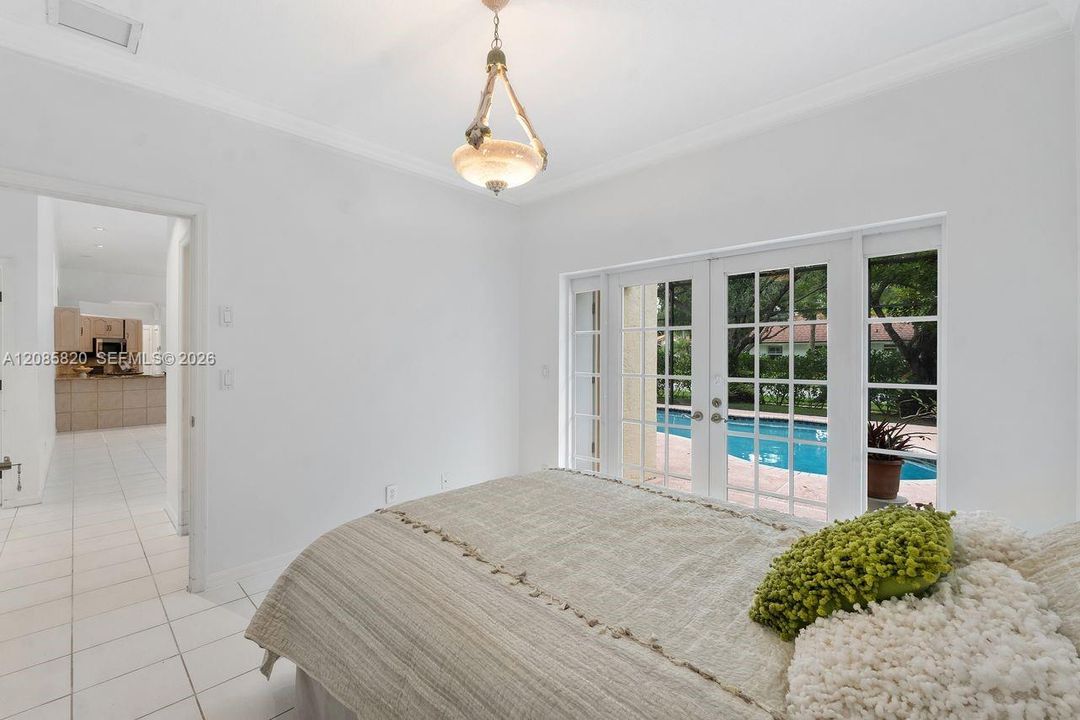 For Sale: $1,075,000 (5 beds, 3 baths, 2605 Square Feet)