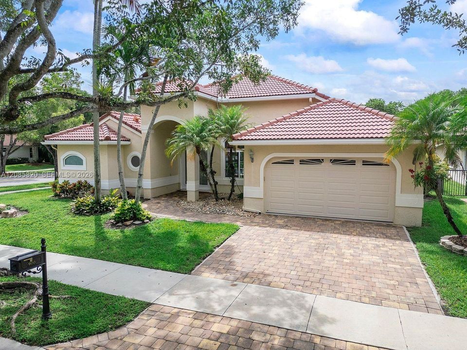 For Sale: $1,075,000 (5 beds, 3 baths, 2605 Square Feet)