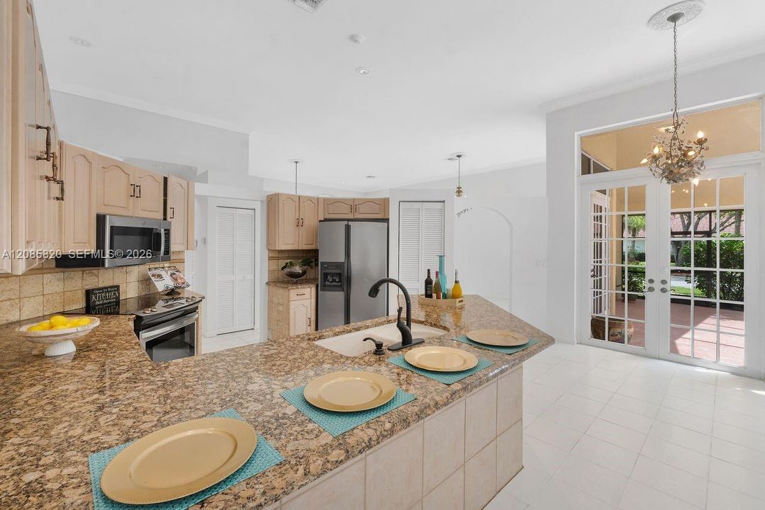 For Sale: $1,075,000 (5 beds, 3 baths, 2605 Square Feet)